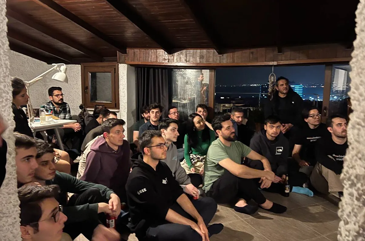 Community members at a Moda Palas Monthly Gathering