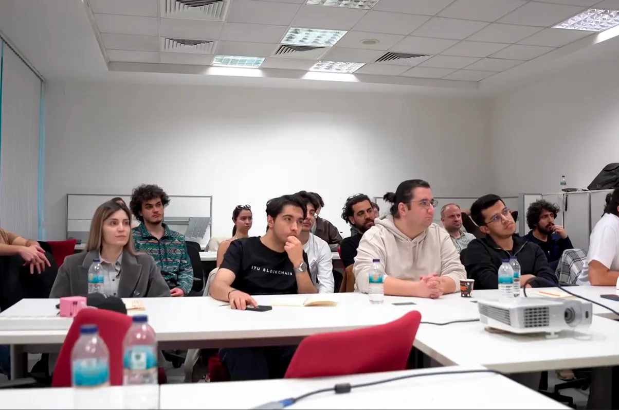 Participants studying cryptography together at ModaPalas