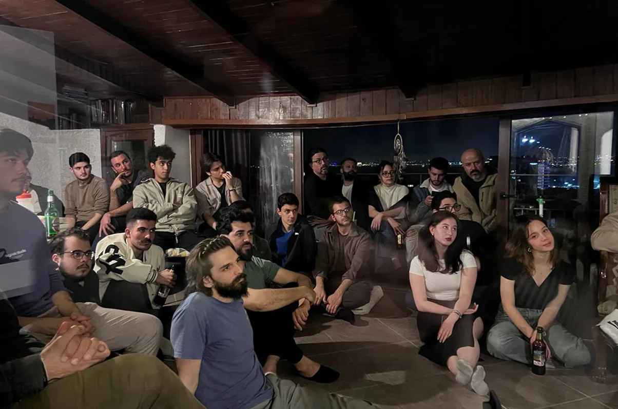 Attendees talking at a Moda Palas Monthly Gathering