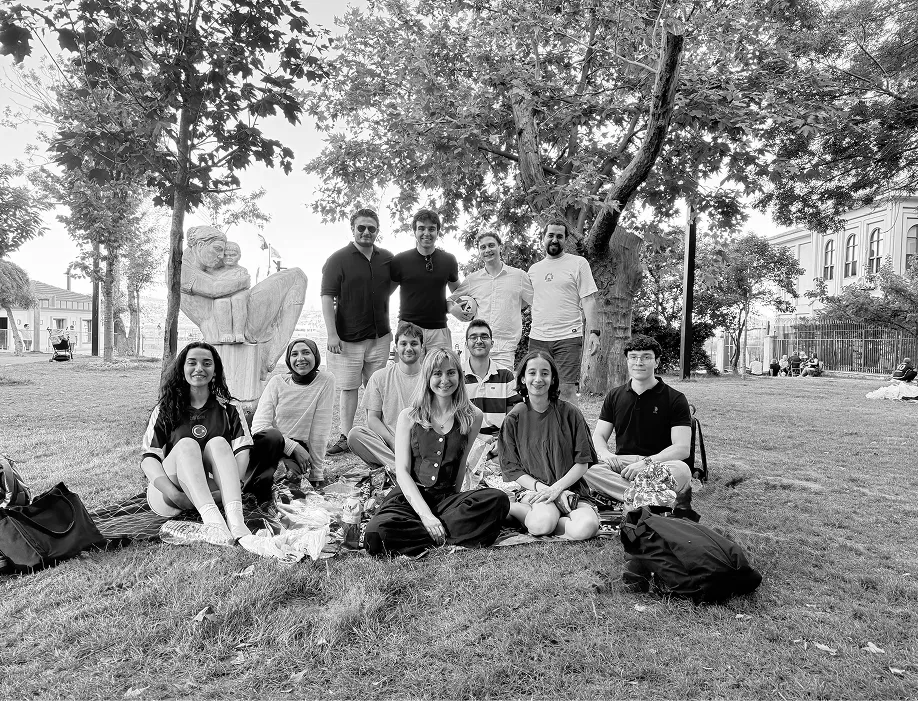 The node101 team at a picnic in the park